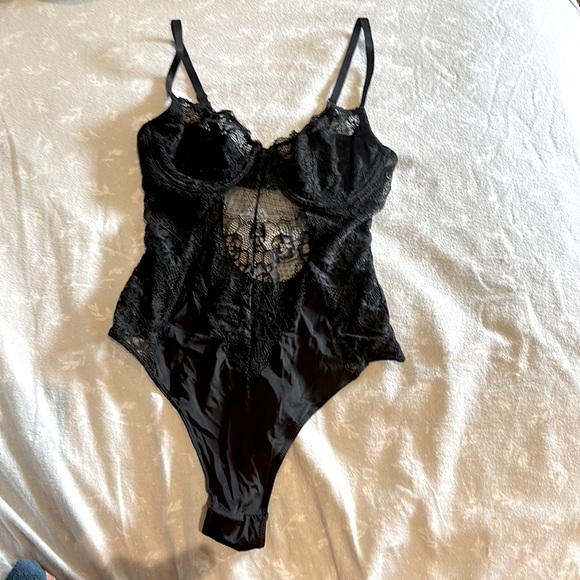 La vie en rose black lace teddy - Picture 2 of 9